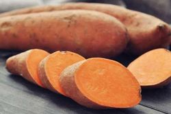 Khoai lang mua về đừng luộc ngay, làm thêm một bước khoai ngọt như tẩm đường lại bở tơi