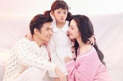 Ảnh gia đình Quỳnh Kool – Nhan Phúc Vinh ở Đừng Làm Mẹ Cáu, không có đám cưới thì phí quá