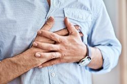Nhập viện cấp cứu vì thói quen của nhiều đàn ông