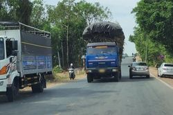 Hạ nhiệt 'điểm nóng' xe chở mía quá tải