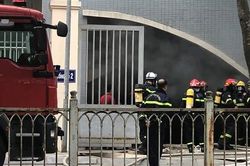 Cháy trường Tiểu học Yên Hòa giữa trưa