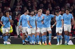 Cuộc đua vô địch Ngoại hạng Anh: Man City 'kìm chân' Arsenal, MU hưởng lợi