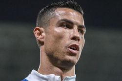 Tuyển thủ Cameroon mất việc ở Al-Nassr tiết lộ bất ngờ về Ronaldo