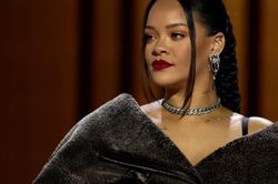 Rihanna gây sốc khi mang thai lần thứ hai: 'Làm mẹ là tất cả'