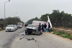 Hà Nội: Ô tô va chạm với 2 xe máy, 1 người tử vong