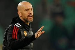 HLV Ten Hag nói gì trước trận đại chiến Barca?