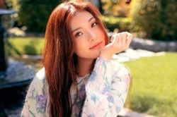 Nhan sắc trẻ trung, cá tính của Thúy Diễm