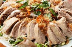 Luộc ngan nhớ cho vài giọt gia vị này vào nồi, thịt ngon mềm đậm đà, không hôi tanh