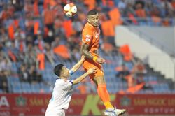 Nghịch lý quãng nghỉ dài ở V-League