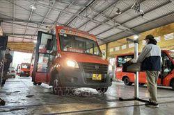 Cục Đăng kiểm Việt Nam nghiêm cấm việc từ chối kiểm định với xe dán đề can trang trí