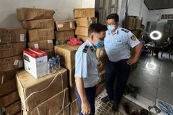 Tàng trữ, kinh doanh mỹ phẩm nghi nhập lậu trị giá gần 2 tỷ đồng.
