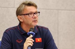 Ông Philippe Troussier dẫn dắt đội tuyển bóng đá Việt Nam đến năm 2026