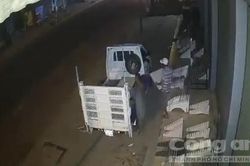 Dùng xe tải đi trộm gạch men trưng bày về lót nền nhà... cho đẹp