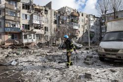 Nga phá vỡ tuyến phòng thủ phía đông Ukraine, xung đột sắp sang giai đoạn mới