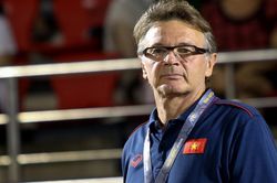 HLV Troussier chỉ được xem trực tiếp V-League từ tháng 4