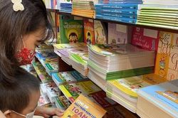 Giá sách giáo khoa sẽ giảm