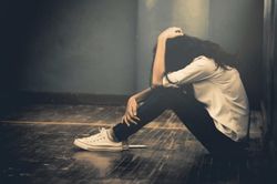 Vụ nữ sinh lớp 7 mang thai tự sinh con: Nếu hai bên quan hệ yêu đương, cha đứa bé có phạm tội hiếp dâm?