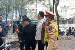 Tài xế 'ma men' hành hung Cảnh sát giao thông khi bị kiểm tra nồng độ cồn