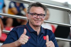 Bóng đá Việt Nam đặt niềm tin vào HLV Philippe Troussier
