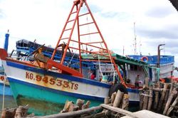 Bắt tàu đánh cá vận chuyển 20 nghìn lít dầu DO không rõ nguồn gốc