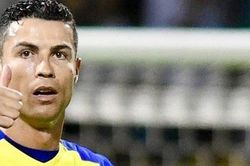 Ronaldo được khen 'kiến tạo giỏi hơn Messi'