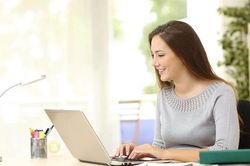 Bí quyết để ngồi máy tính mà không bị đau đầu