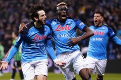 Napoli tạo khoảng cách 18 điểm với đội đứng nhì Serie A