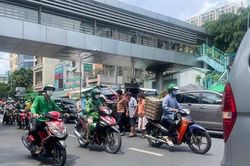 Đi bộ qua đường không đúng quy định, 3 người bị xử phạt