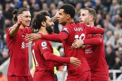 Đánh bại Newcastle, Liverpool trở lại cuộc đua tốp 4