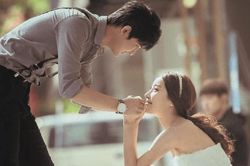 Cái nắm tay bị vợ chồng bỏ quên