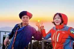 Lên Cao Bồ chinh phục đỉnh Tây Côn Lĩnh, ngắm hoa Đỗ Quyên