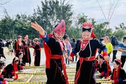 Quảng Ninh: Rộn ràng Hội làng Bằng Cả của người Dao Thanh Y