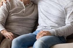 Mối quan hệ gây sốc giữa chồng cũ và chồng mới