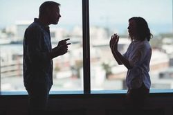 Về nghỉ hưu, bố mẹ tôi mâu thuẫn nặng