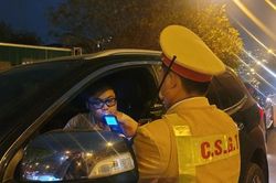Bị kiểm tra nồng độ cồn, nhiều 'ma men' nói chỉ uống... nước ngọt