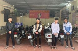 Lập biên bản nhiều học sinh Quảng Ninh lái xe máy không đội mũ bảo hiểm