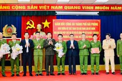 Giám đốc Công an Hải Phòng khen thưởng thành tích triệt xóa ổ nhóm mua bán trái phép chất ma túy
