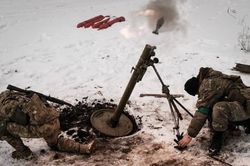 Tổng thống Ukraine thay đổi lập trường về việc cố thủ tại thị trấn chiến lược ở vùng Donbass