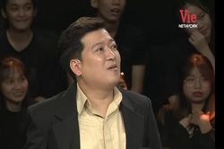 Câu đố tiếng Việt: 'Có cổ nhưng không có đầu/Có 2 cánh tay nhưng không có bàn tay', đố là gì?