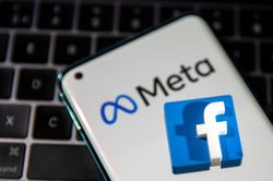 Meta triển khai thu phí tick xanh trên Facebook và Instagram