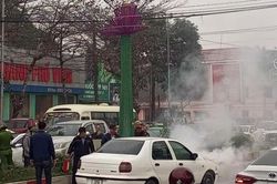 Nghệ An: Xe ô tô đang lưu thông bỗng nhiên bốc cháy
