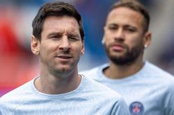 Neymar bị tố 'đâm sau lưng' Messi tại PSG