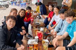 Huỳnh Như thăm các đồng đội cũ, về quê sum họp với gia đình