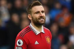 Nhìn ảnh này mới thấy nghị lực phi thường của Luke Shaw