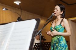 Lệ Quyên khoe khéo vòng 1 gợi cảm trên sàn tập liveconcert
