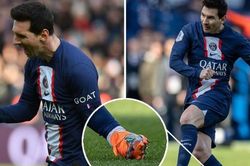 Khoảnh khắc mắt cá chân Messi cong lại khi đá phạt gây sốt