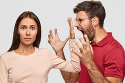 Phát hiện những dấu hiệu này khi yêu bạn cần chấm dứt ngay lập tức