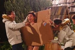 Nhà sản xuất lên tiếng vụ ca sĩ HIEUTHUHAI trần trụi trên game show