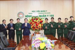 Trưởng Ban Tuyên giáo Trung ương thăm và chúc mừng Bệnh viện Quân y 103