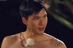 Netizen tranh cãi trước màn lột đồ của HIEUTHUHAI trên sóng truyền hình, phản ứng ê-kíp sản xuất ra sao?